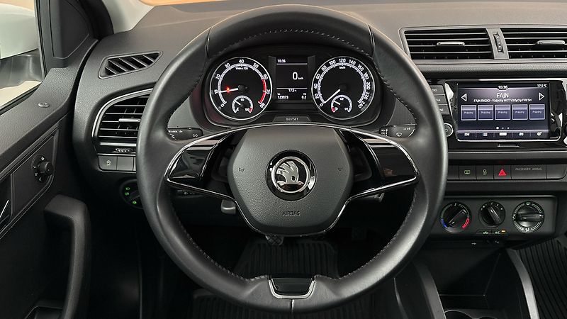 Škoda Fabia 1.0 TSI Ambition Combi - fotka 9 z 23