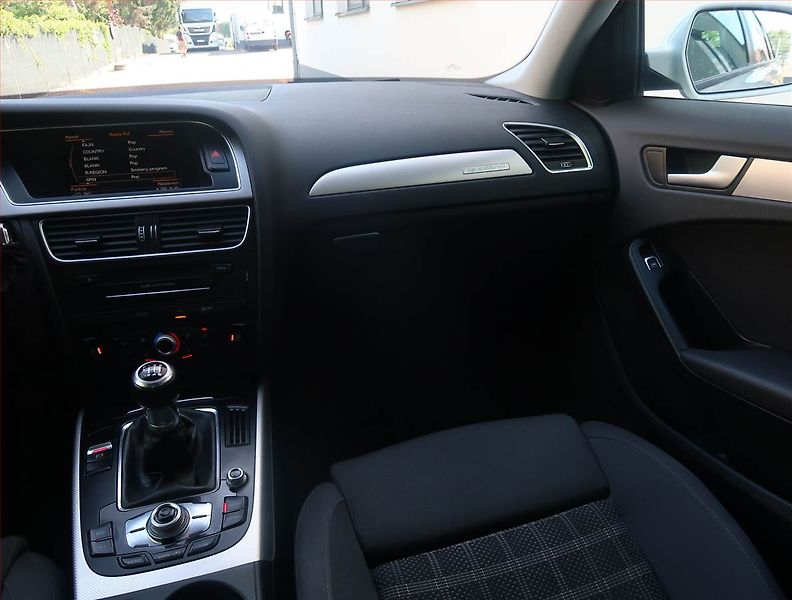 Audi A4 (2013) 1.8 TFSI, 4X4, Navi, Xenony - fotka 8 z 19
