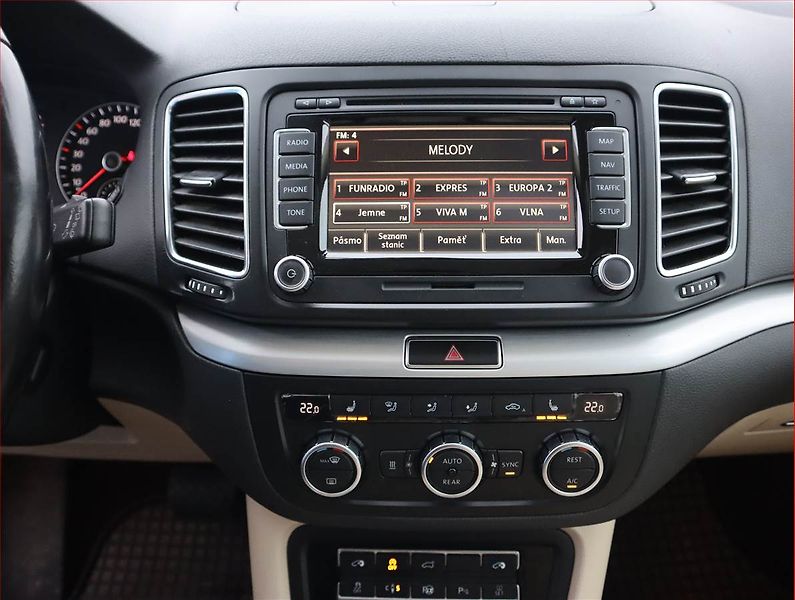 Volkswagen Sharan (2012) 2.0 TDI, Automat, Kůže, Navi - fotka 12 z 22