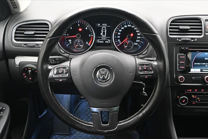 Volkswagen Golf 1,6 TDI 77kW MATCH Navigace - fotka 18 z 27