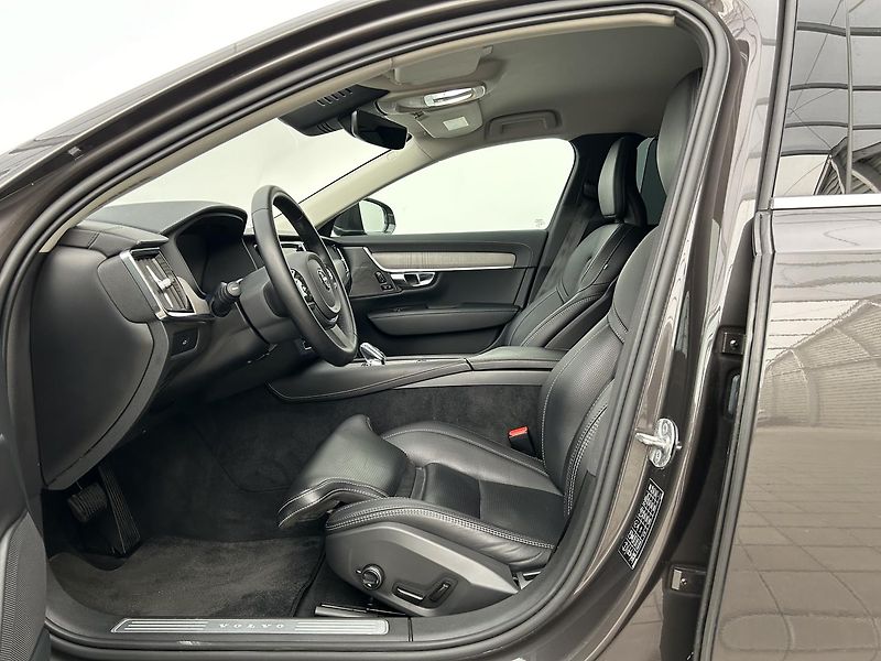 Volvo S90 2.0 B5 4x4 PLUS - fotka 10 z 31