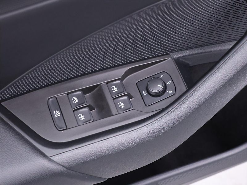 Škoda Octavia 2,0 TDI 85kW Ambition CZ DPH - fotka 14 z 31