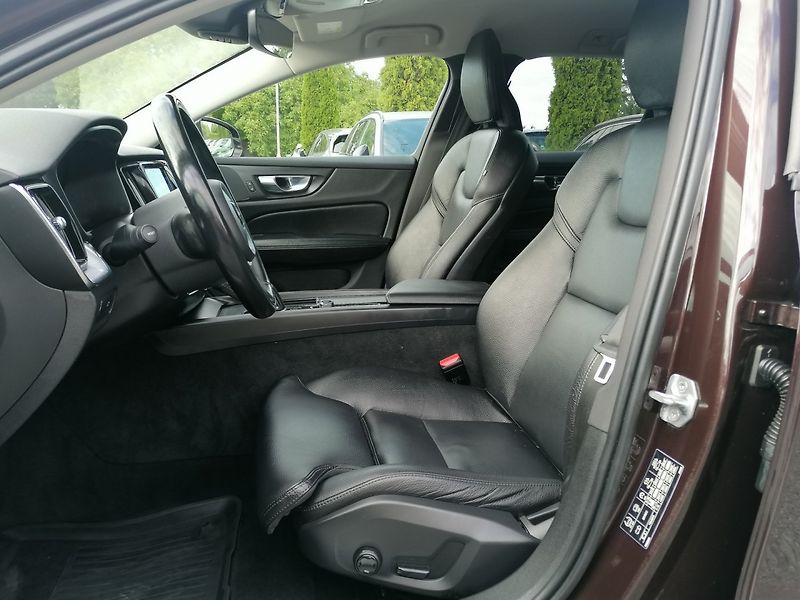 Volvo V60 (2021) 2.0 B4 145kW A/T Kůže - fotka 10 z 27