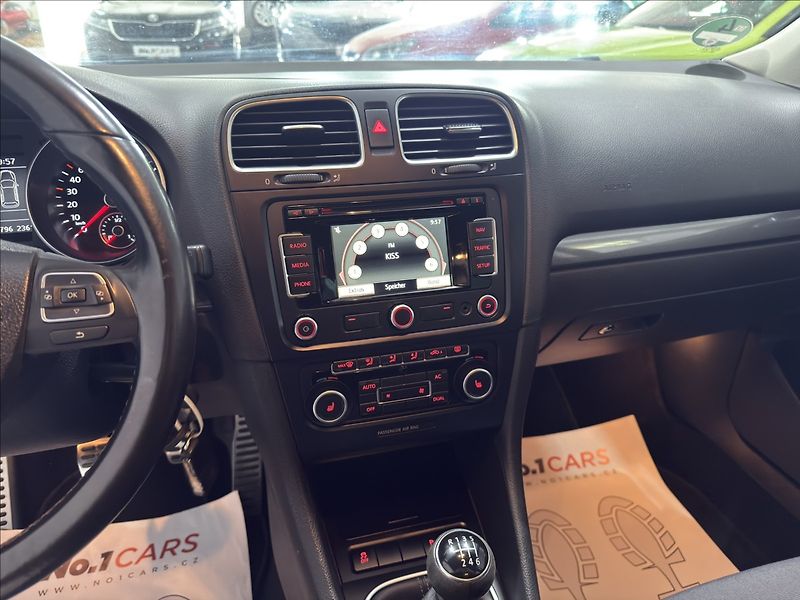 Volkswagen Golf 1,4   TSI STYLE BI-XEN NAVI - fotka 14 z 34