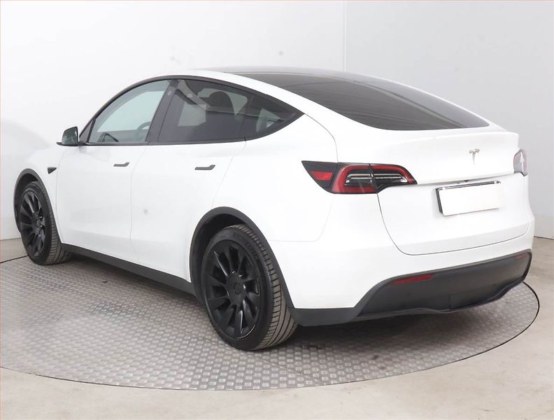 Tesla Model Y (2022) RWD LFP 60kWh, SoH 94% - fotka 4 z 19