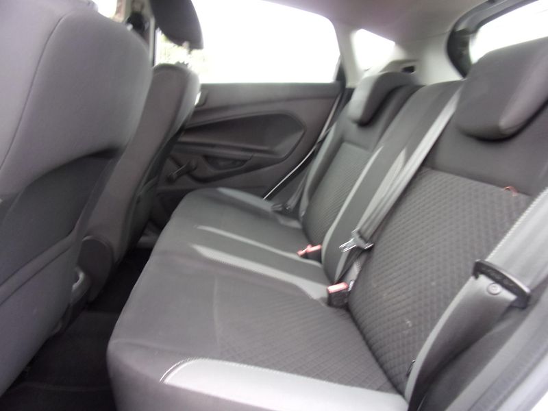 Ford Fiesta (2015) 1,5 - ZADÁNO - fotka 15 z 28