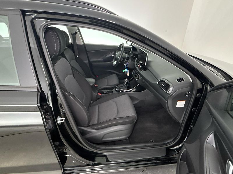 Hyundai i30 Smart DCT - fotka 9 z 26
