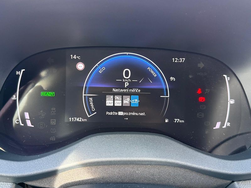 Toyota Yaris 1.5 HSD e-CVT Style - fotka 16 z 27