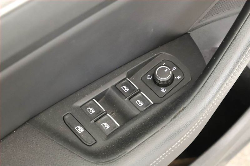 Volkswagen Passat (2019) R-Line 2.0 TDI, 4X4, Automat - fotka 9 z 19