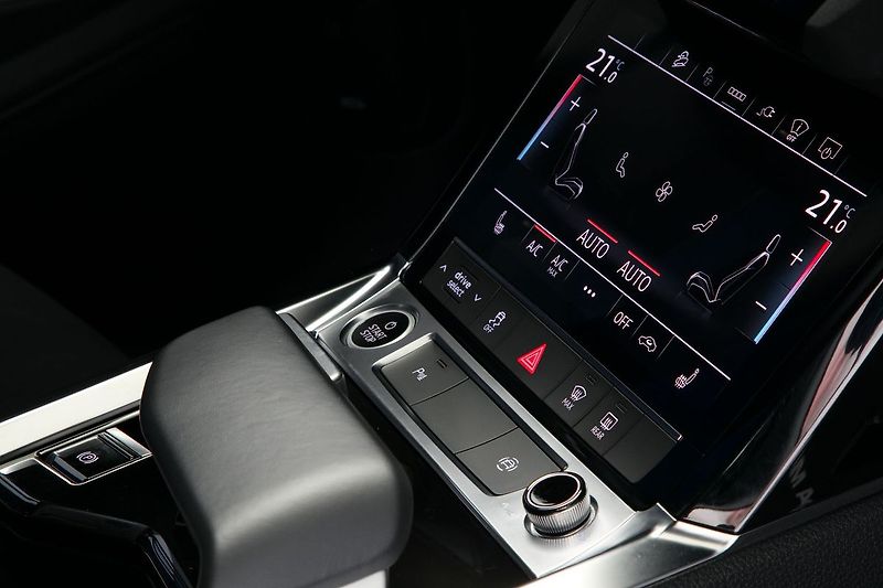 Audi e-tron 55 300kW Kessy ACC HUD ZÁRUKA - fotka 22 z 37