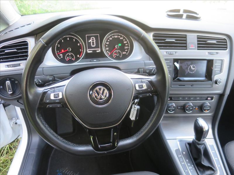 Volkswagen Golf 1,4  TSI - fotka 14 z 24