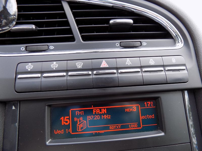 Peugeot 5008 (2014) 1.6Ti/LED/PANO/Head-up/Klima/ - fotka 32 z 35