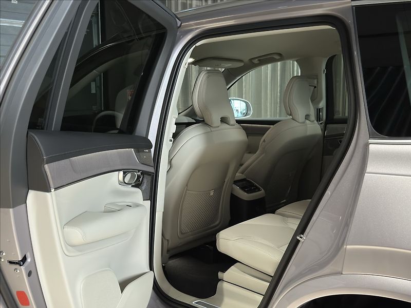 Volvo XC90 (2026) 2,0 T8  Plus Bright - fotka 12 z 41