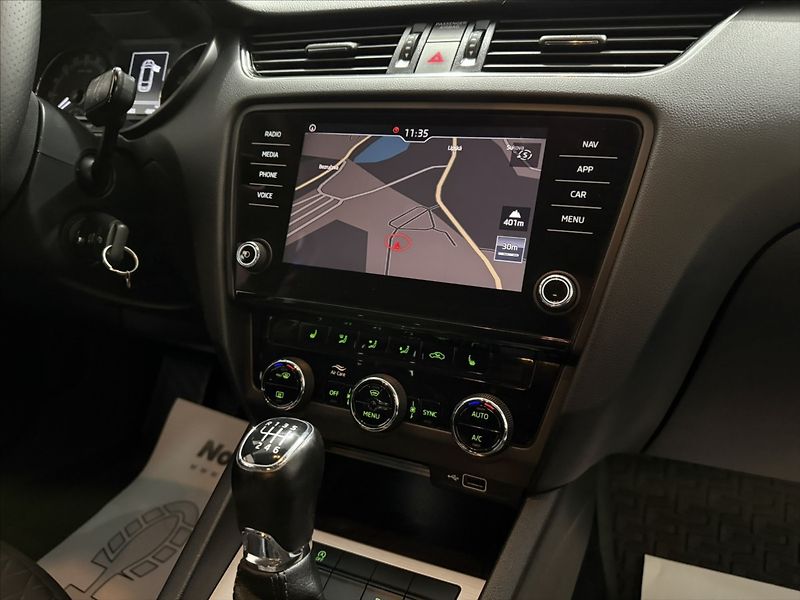 Škoda Octavia 2,0   TDI 110 kW DRIVE LED ACC - fotka 18 z 38
