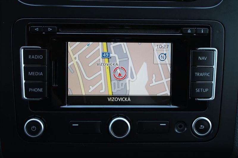 Volkswagen Touran 1,2 TSI  7 MÍST,VÝHŘEVY - fotka 14 z 29