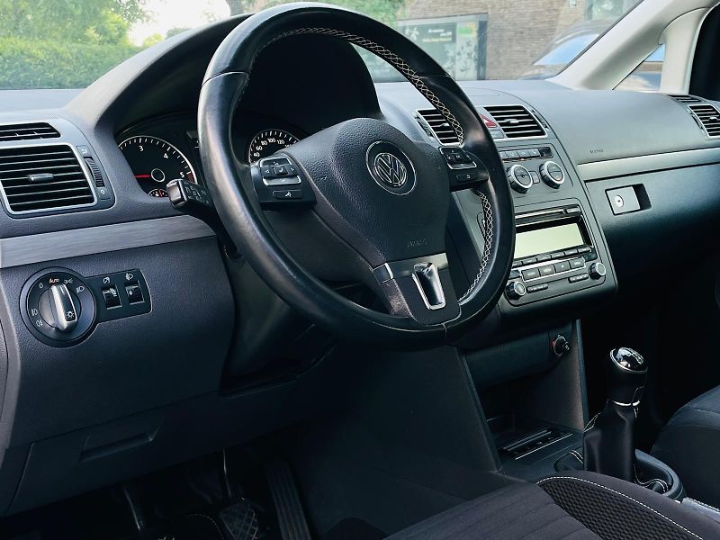 Volkswagen Touran 2.0TD MANUÁL 1MAJITEL SERVISKA - fotka 29 z 49