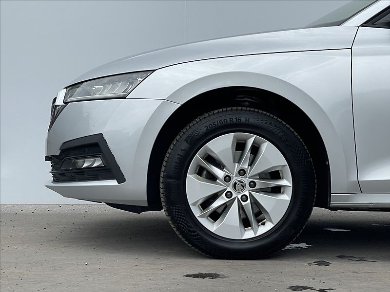 Škoda Octavia 2,0 TDI Combi Ambition Plus - fotka 20 z 24