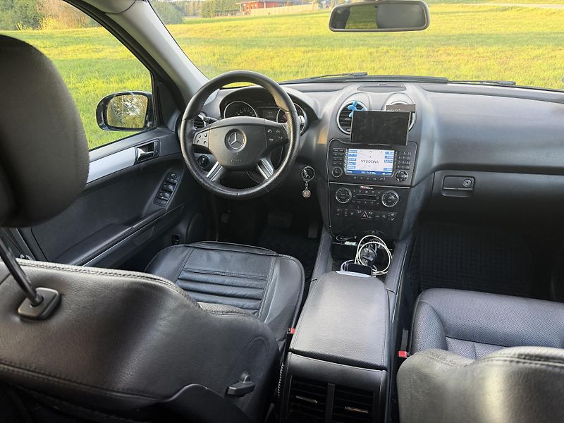 Mercedes-Benz Třídy M ML 320 CDI   4 Matic - fotka 15 z 34