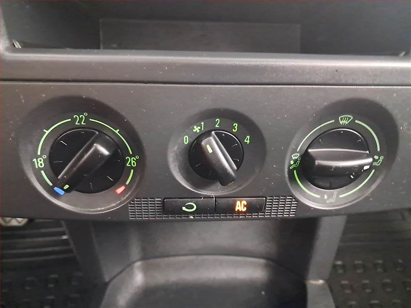 Škoda Fabia (2006) 1.2 12V, po STK, jezdí výborně - fotka 13 z 14