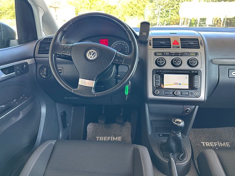 Volkswagen Touran (2009) 1.4TSi - fotka 9 z 16