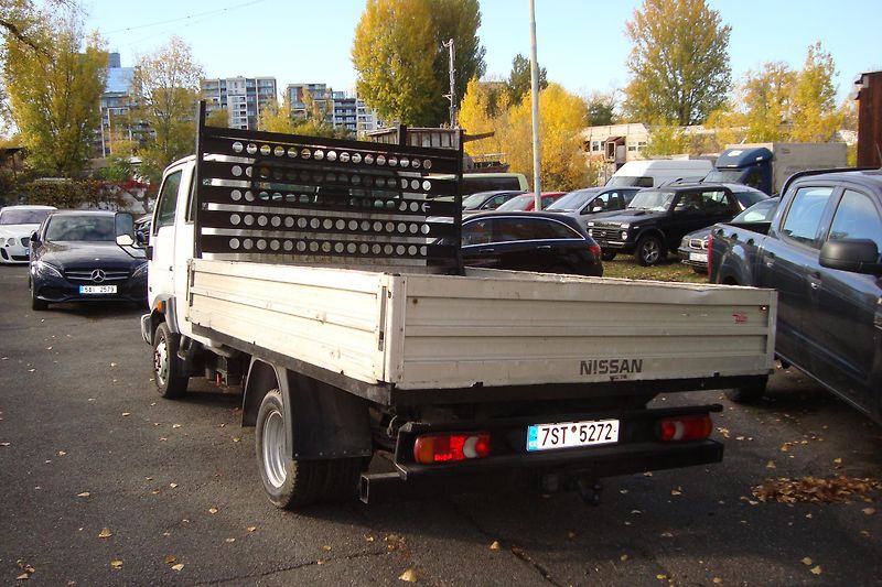 Nissan Cabstar (2003) 3.0TDi,88Kw,6-míst,STK+ME 9/28 - fotka 5 z 53