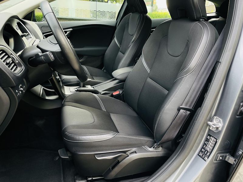 Volvo V40 2.0i MANUÁL KAMERA SERVISKA - fotka 27 z 45