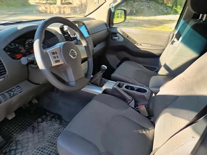 Nissan Navara (2010) - fotka 31 z 33