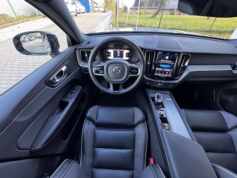 Volvo XC60 B5 AWD /1. maj / výhřev + kola - fotka 15 z 40