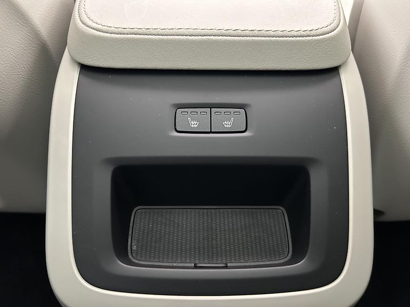 Volvo XC90 2.0  B5 4x4 Plus - fotka 25 z 31