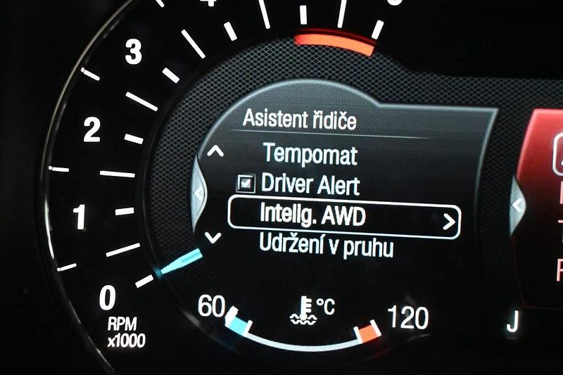 Ford Mondeo (2020) 2.0 4x4 140 KW LED ACC SONY 8A - fotka 25 z 37