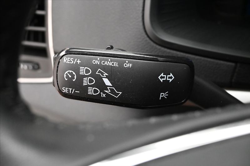 Škoda Karoq 2,0 TDI 110 kW VIRTUAL Kamera - fotka 23 z 30