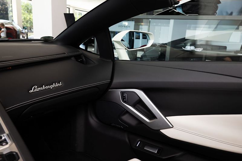 Lamborghini Aventador - fotka 11 z 25