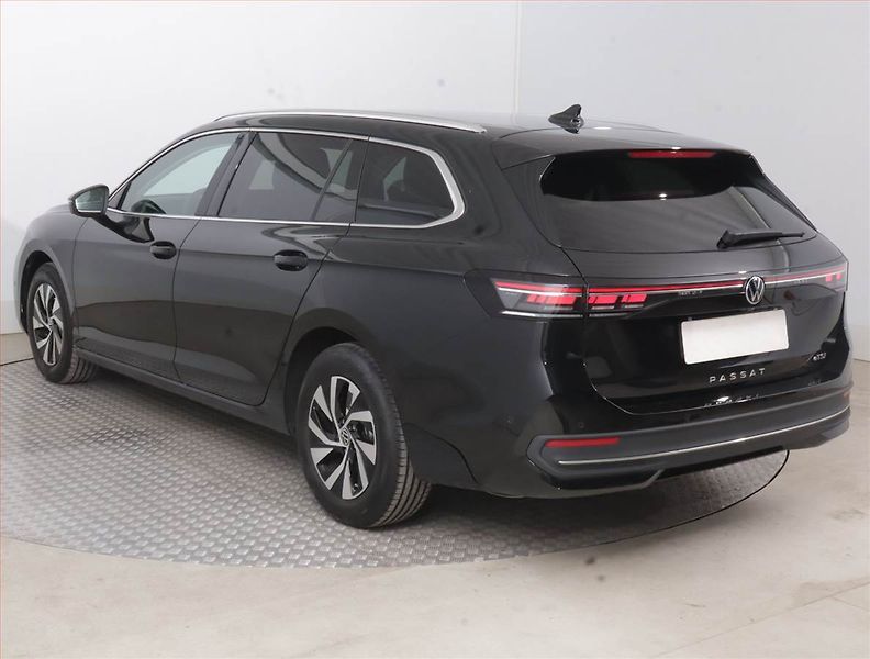 Volkswagen Passat (2024) Business 1.5 eTSI ACT - fotka 4 z 16