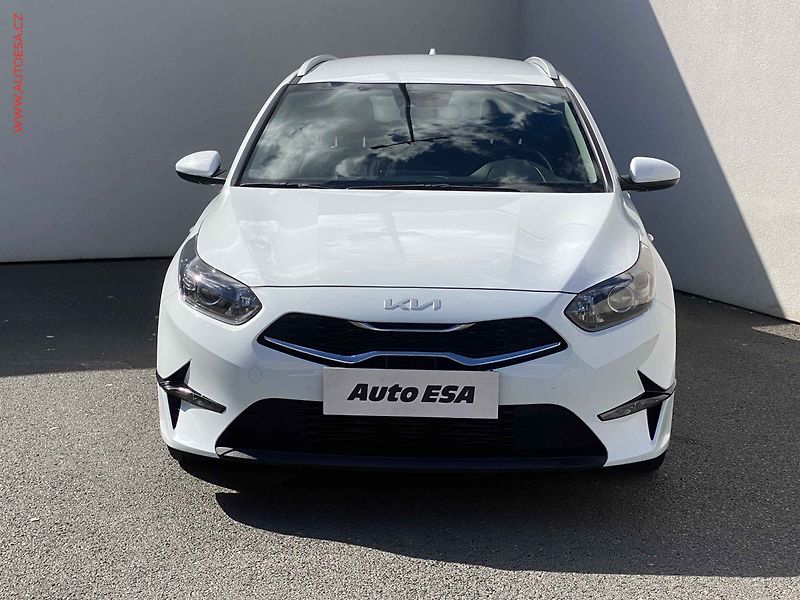 Kia Ceed (2021) 1.5T-GDI, ČR, AC, temp - fotka 2 z 17