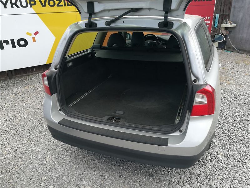 Volvo V70 2,4 D - fotka 12 z 17