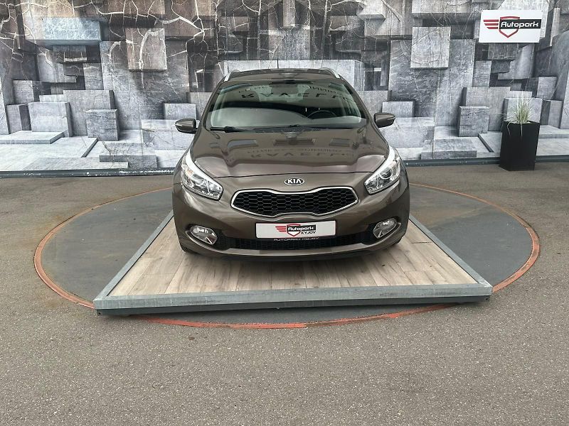 Kia Ceed (2015) 1.4LPG, 73KW, EXCELLECE - fotka 2 z 25