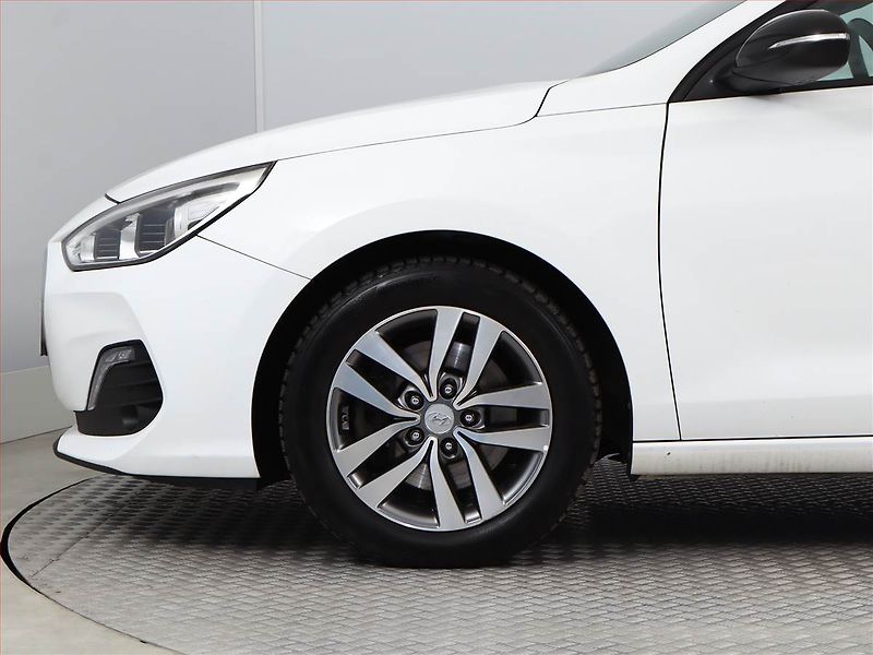 Hyundai i30 (2018) Go! 1.0 T-GDI, Serv.kniha - fotka 12 z 15