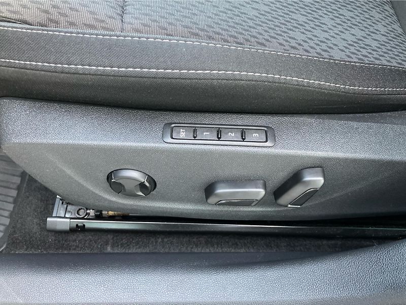 Škoda Octavia 2.0TDi 110kW STYLE PLUS 4x4 DS - fotka 24 z 30
