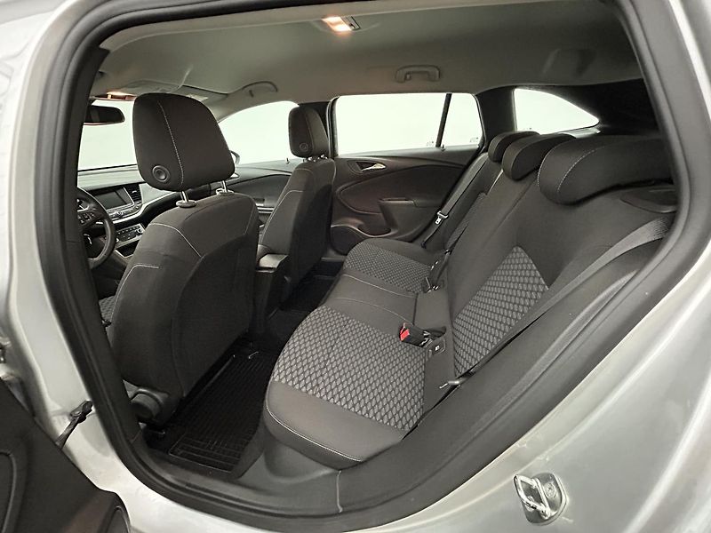 Opel Astra 1.6 CDTi Enjoy - fotka 11 z 22