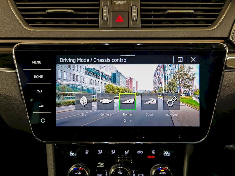 Škoda Superb (2023) iV 1.4 TSI 160 kW DSG L&K - fotka 12 z 31
