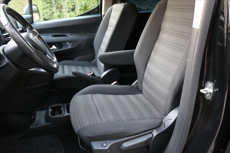 Opel Combo 1,2 LIFE,81KW,87000 Km - fotka 28 z 47