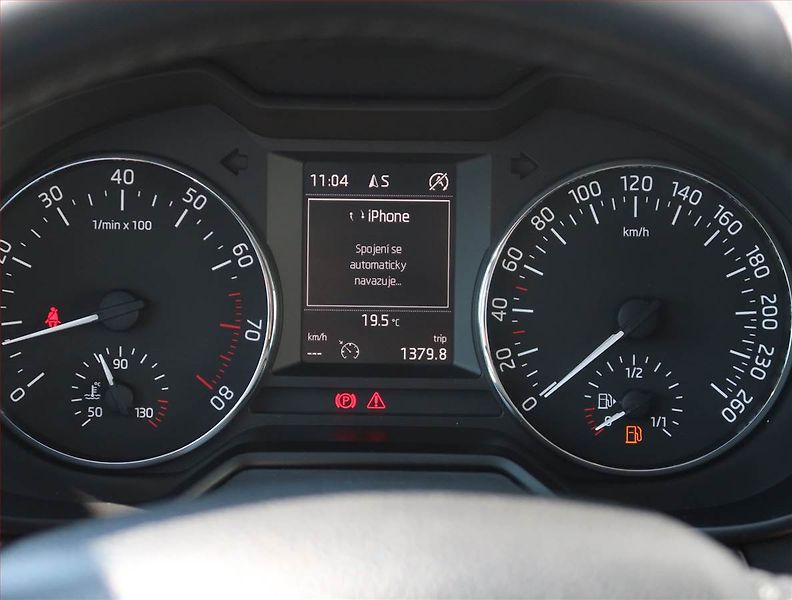 Škoda Octavia (2014) Elegance 1.2 TSI, Navi, Xenony - fotka 11 z 20