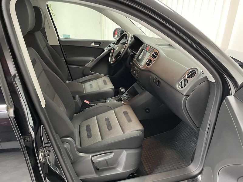 Volkswagen Tiguan 2.0 TDi 4x4 AT ČR SER. WEBASTO - fotka 13 z 24