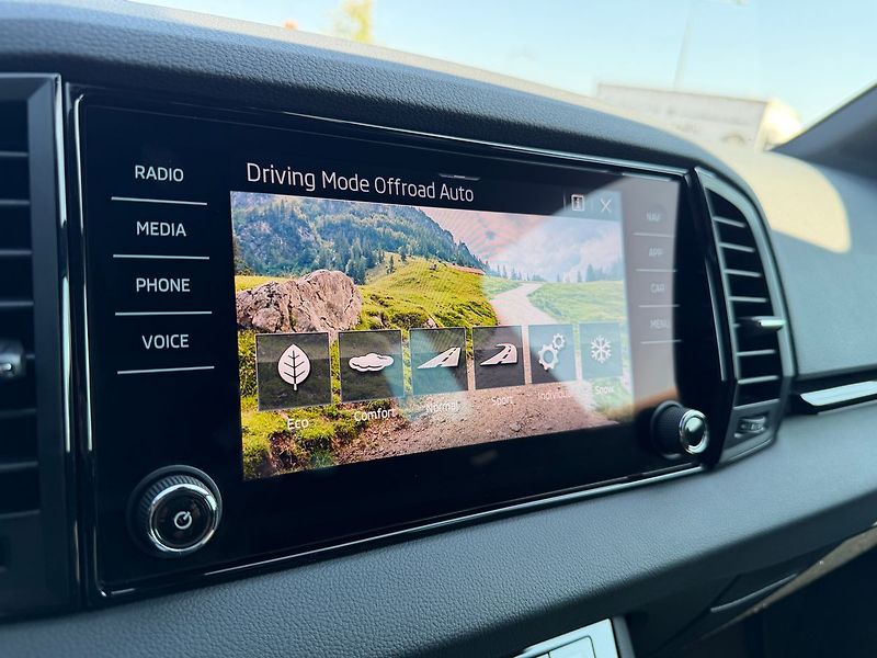 Škoda Karoq Sportline 2,0TDI 110kW DSG - fotka 13 z 19
