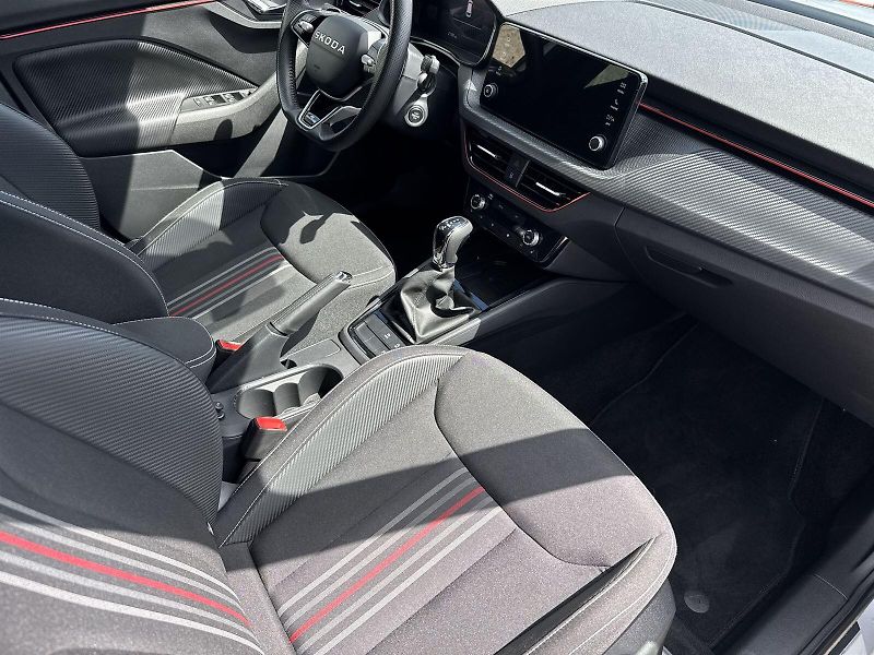 Škoda Kamiq (2025) 1.5 TSI DSG Monte Carlo - fotka 9 z 34