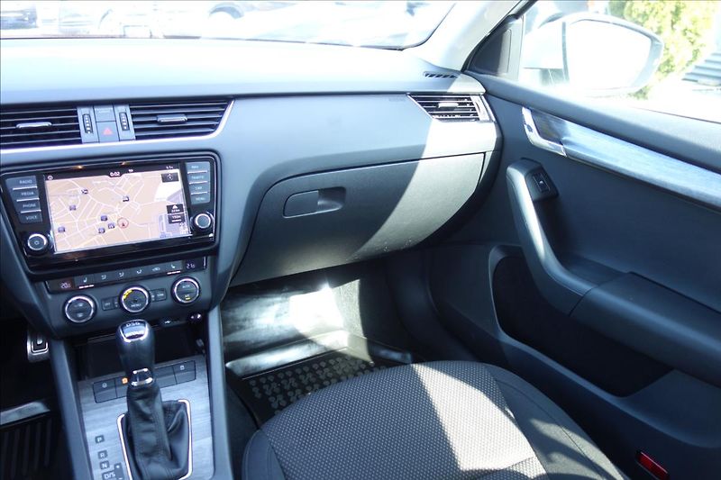 Škoda Octavia 2,0 TDi 135KW, ČR, SCOUT, 4x4. - fotka 20 z 33