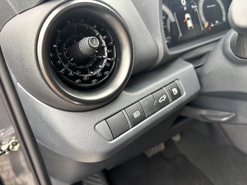 Toyota C-HR 2,0 HEV e-CVT GR Sport - fotka 13 z 29