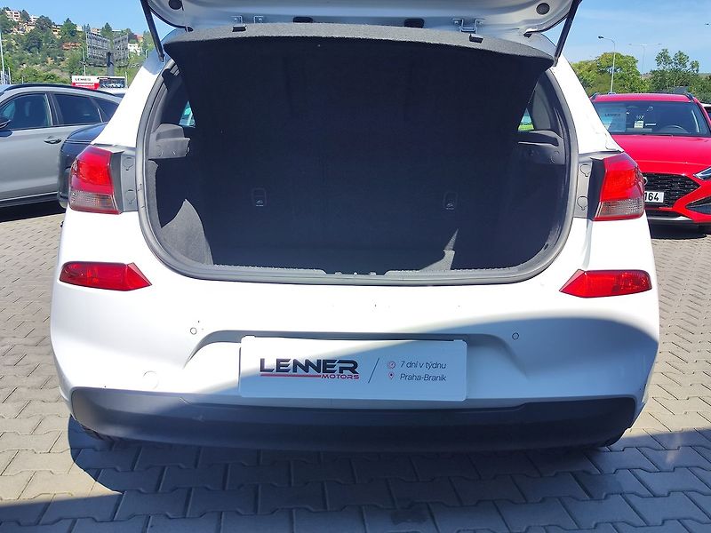 Hyundai i30 1.4i/73kW Trikolor Komfort - fotka 9 z 29