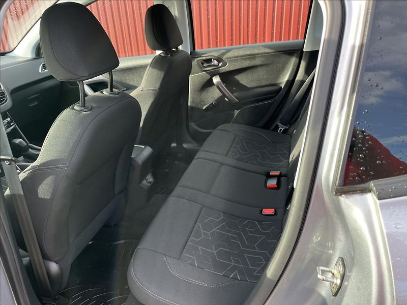 Peugeot 2008 1,2 PureTech 81KW 1.MAJITEL ČR - fotka 13 z 40
