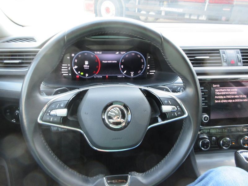 Škoda Superb 2.0 TDI 110kW  Style DSG, tažn - fotka 16 z 20